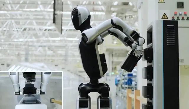 Az UBTECH Walker 2 robotja saját maga cseréli az akkumulátorát