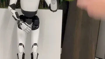 Tesla Optimus Robot Toont Indrukwekkende Balvangvaardigheden