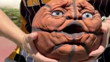 Maak kennis met OLD BALL: De pratende basketbal met attitude