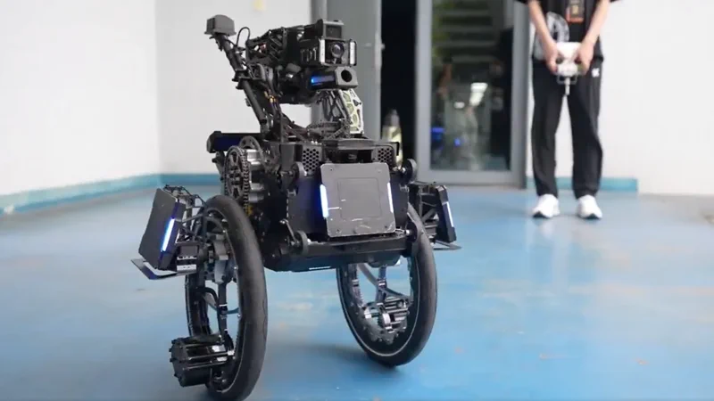 Chiński robot na dwóch kołach pokazuje imponujące umiejętności równowagi