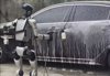 Robot Umanoide Lavauto: Costoso Divertimento o Necessità Futura?